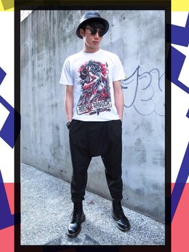 「MUKKのアイテム（Tシャツ/カットソー、ブラック系）」を使った、駿さん（メンズ・180cm）の秋コーディネート