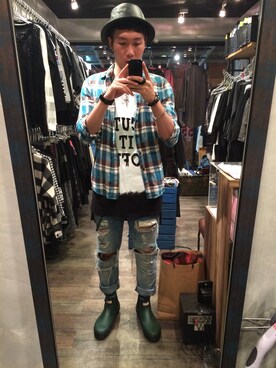 「HUNTER（ハンター）のアイテム（レインシューズ、グリーン系）」を使った、駿さん（メンズ・180cm）の秋コーディネート