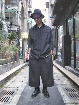 「MUKKのアイテム（ブラック系）」を使った、駿さん（メンズ・180cm）の秋コーディネート