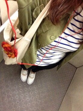 「ZARA（ザラ）のアイテム（Tシャツ/カットソー、ブルー系）」を使った、y_urieさん（レディース）の秋コーディネート