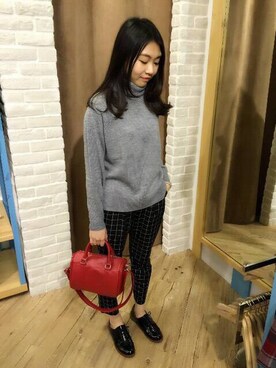 「アイテム（ボストンバッグ、レッド系）」を使った、顏維伶さん（レディース・158cm）の冬コーディネート