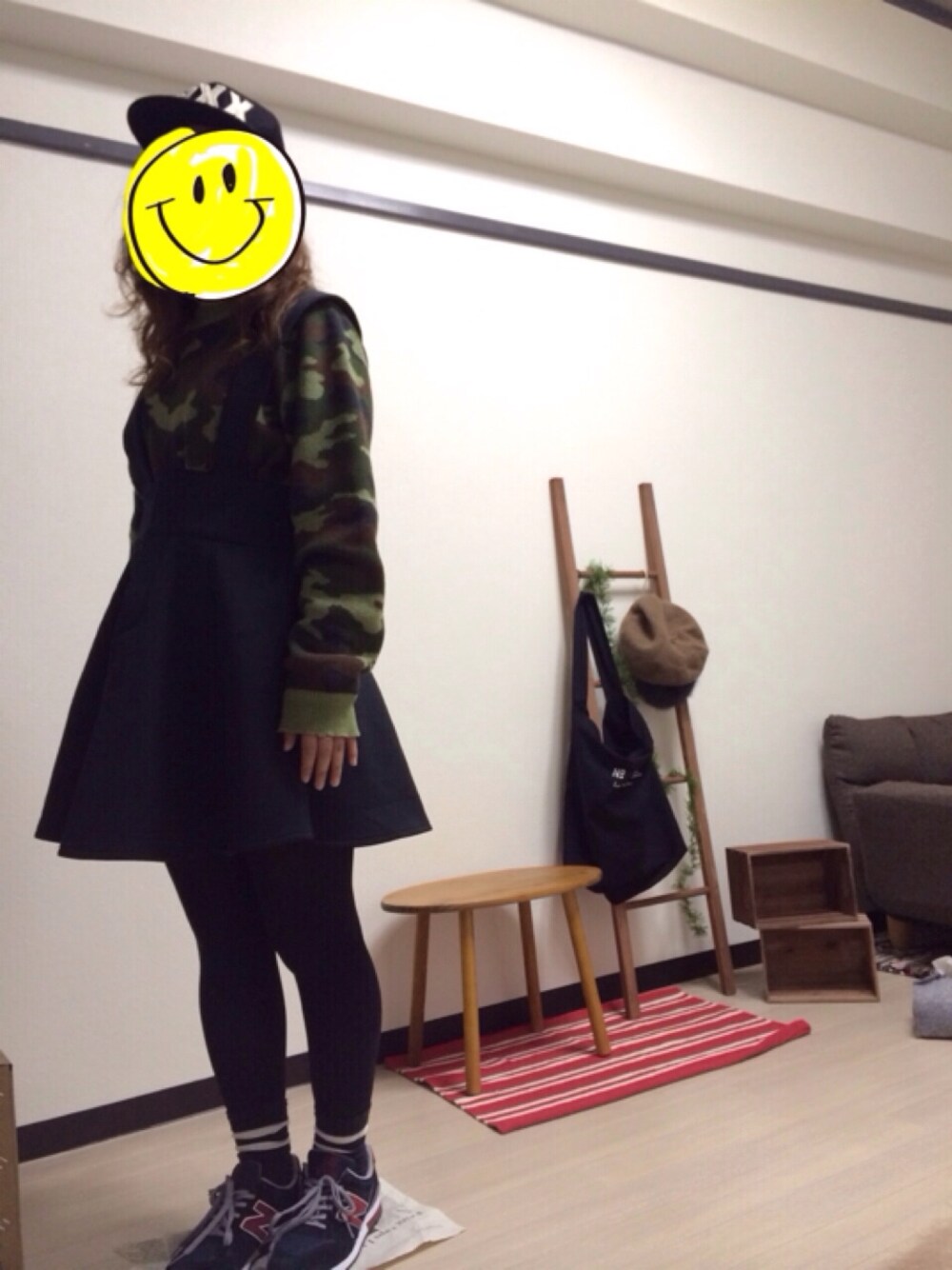 「Candy Stripper、ニューバランス996」｜「Candy StripperのXXX CAP（キャップ、ブラック系）」を使った、おたえさん（レディース・153cm）の春コーディネートの1枚目の写真