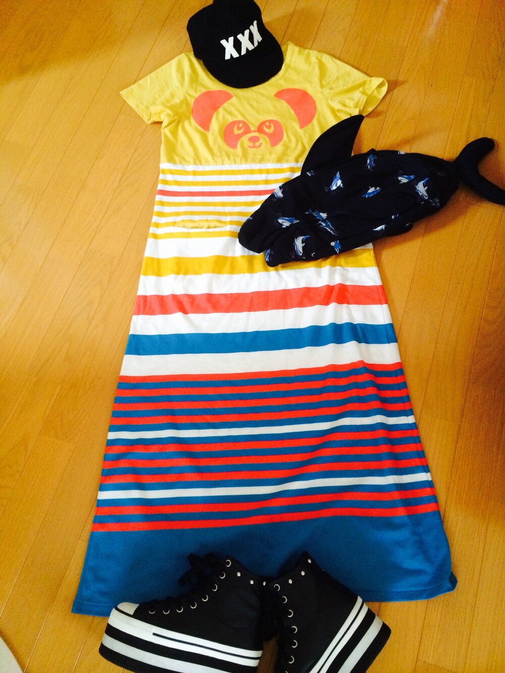 「Candy Stripper、サメ、PEPE」｜「Candy StripperのXXX CAP（キャップ、ブラック系）」を使った、おたえさん（レディース・153cm）の夏コーディネートの1枚目の写真