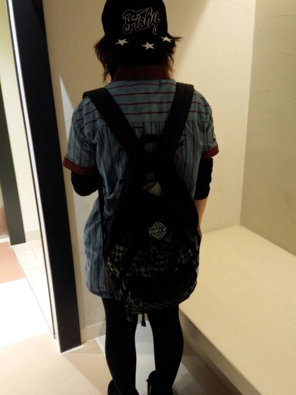 「Candy Stripper」｜「Candy StripperのSTICK AT NOTHING PIN STRIPE ONE-PIECE（ワンピース、ブルー系）」を使った、おたえさん（レディース・153cm）の秋コーディネートの1枚目の写真