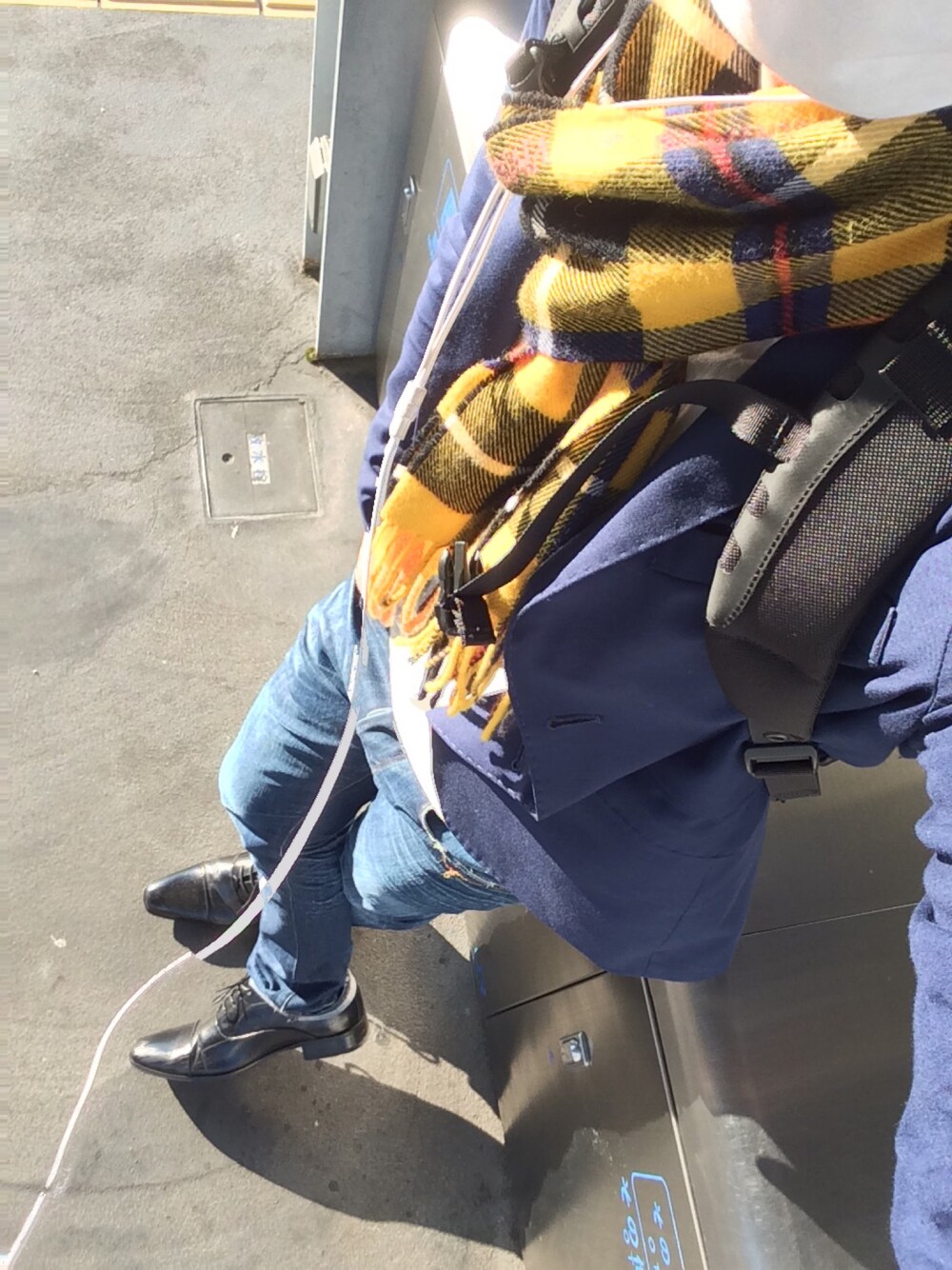 「ジャケット、HARE、ジースター・ロゥ(G-STAR RAW)、デニム、白ニット、握手会」｜「Vivienne Westwoodのアイテム（その他、イエロー系）」を使った、ゆーさん（メンズ・175cm）の冬コーディネートの1枚目の写真