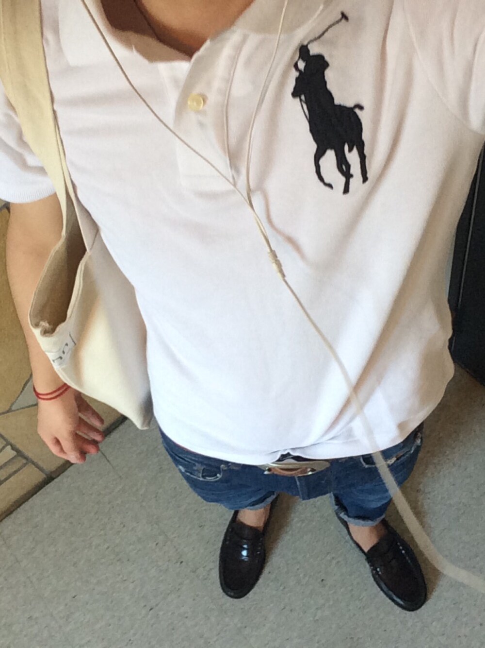 「夏、ポロシャツ、ラルフローレン、ジーンズ、シンプルスタイル、暑い、オトナカジュアル」｜「POLO RALPH LAURENのカスタムフィット Big Pony ポロシャツ（ポロシャツ、ホワイト系）」を使った、ゆーさん（メンズ・170cm）の夏コーディネートの1枚目の写真