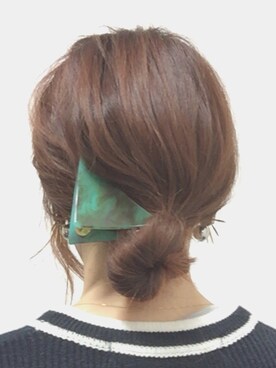 「ヘア」｜「アイテム（アクセサリー）」を使った、エリカさん（レディース・160cm）の春コーディネート