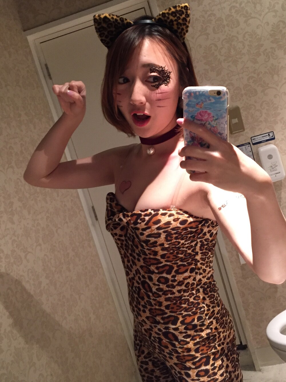 「ハロウィン、コスプレ、女豹、ハロウィンコーデ、ハロウィンパーティー」｜「no brandのアイテム（カチューシャ、ブラウン系）」を使った、きょうかさん（レディース・156cm）の秋コーディネートの1枚目の写真