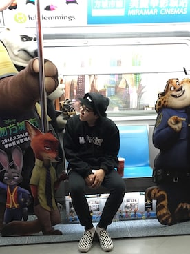 「Jumper（ジャンパー）のアイテム」を使った、Eddie Kaoさん（メンズ・170cm）の冬コーディネート