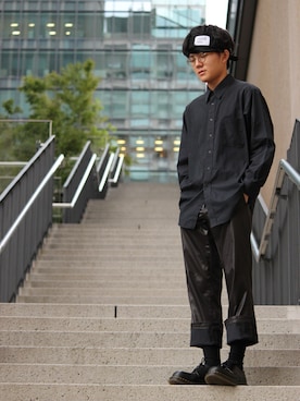 「HELMUT LANG（ヘルムートラング）のアイテム（スラックス）」を使った、田村 健一さん（メンズ・170cm）の秋コーディネート