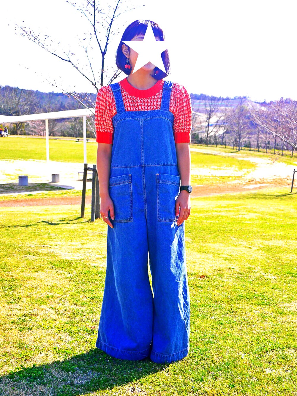 「THE SHINZONEのデニムオーバーオール（サロペット/オーバーオール、ブルー系）」を使った、Atsuko Katoさん（レディース・154cm）の春コーディネートの1枚目の写真