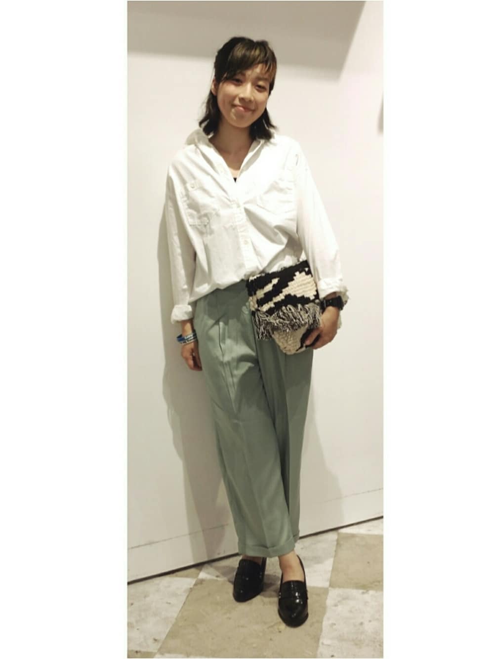 「179/WG、パンツスタイル、大人コーデ、クラッチバッグ、summer、さわやか、えりぬき」｜「BURGER 179/WG NICOLE CLUBのアイテム（パンツ、グリーン系）」を使った、mocoさん（レディース・160cm）の夏コーディネートの1枚目の写真