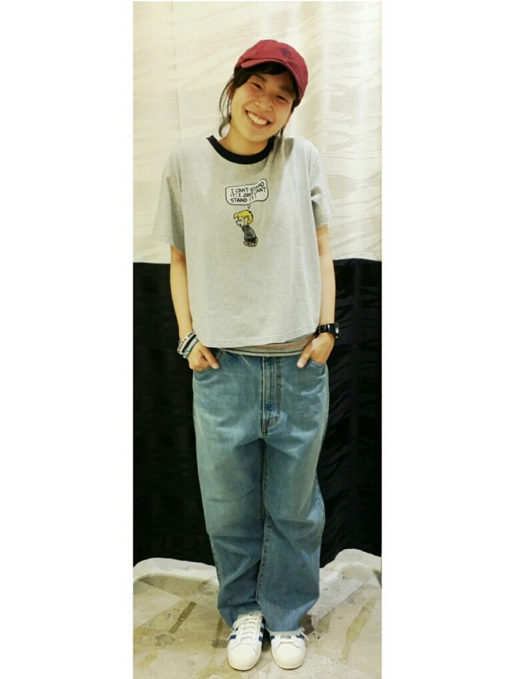 「カジュアル、アメカジ、summer、boyish、ゆるカジ、ヴィンテージ風、cutoff denim、大人もキャラT」｜「adidas Originalsのアイテム（スニーカー、ホワイト系）」を使った、mocoさん（レディース・160cm）の夏コーディネートの1枚目の写真