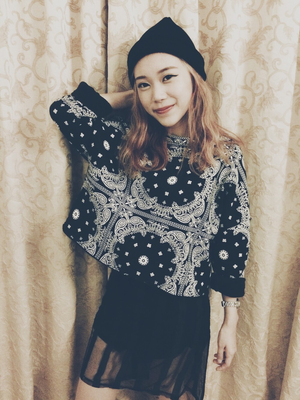 「cold weather、cold、beanie、holiday、vacation、black」｜「Editor's Marketのアイテム（スウェット、ブラック系）」を使った、coco☁さん（レディース・154cm）の秋コーディネートの1枚目の写真