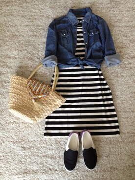 「LOWRYS FARM（ローリーズファーム）のデニムターンバックシャツ 476566（シャツ/ブラウス、ブルー系）」を使った、なあはな1125さん（レディース・156cm）の春コーディネート