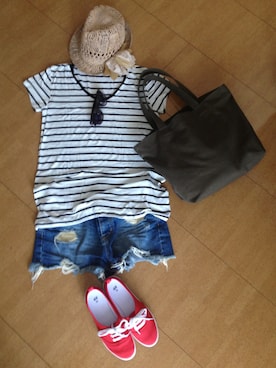 「AZUL by moussy（アズールバイマウジー）の60/-ベア天竺Vネックボーダー半袖（Tシャツ/カットソー、ホワイト系）」を使った、なあはな1125さん（レディース・156cm）の春コーディネート