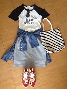 「LOWRYS FARM（ローリーズファーム）のUSAコットンラグランプリントショートスリーブ 545517（Tシャツ/カットソー、ブラック系）」を使った、なあはな1125さん（レディース・156cm）の春コーディネート