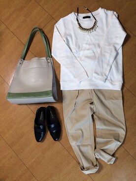 「JEANASIS（ジーナシス）の(JEANASIS)ハッポウロゴウラケプルオーバー/539089（スウェット、ホワイト系）」を使った、なあはな1125さん（レディース・156cm）の秋コーディネート