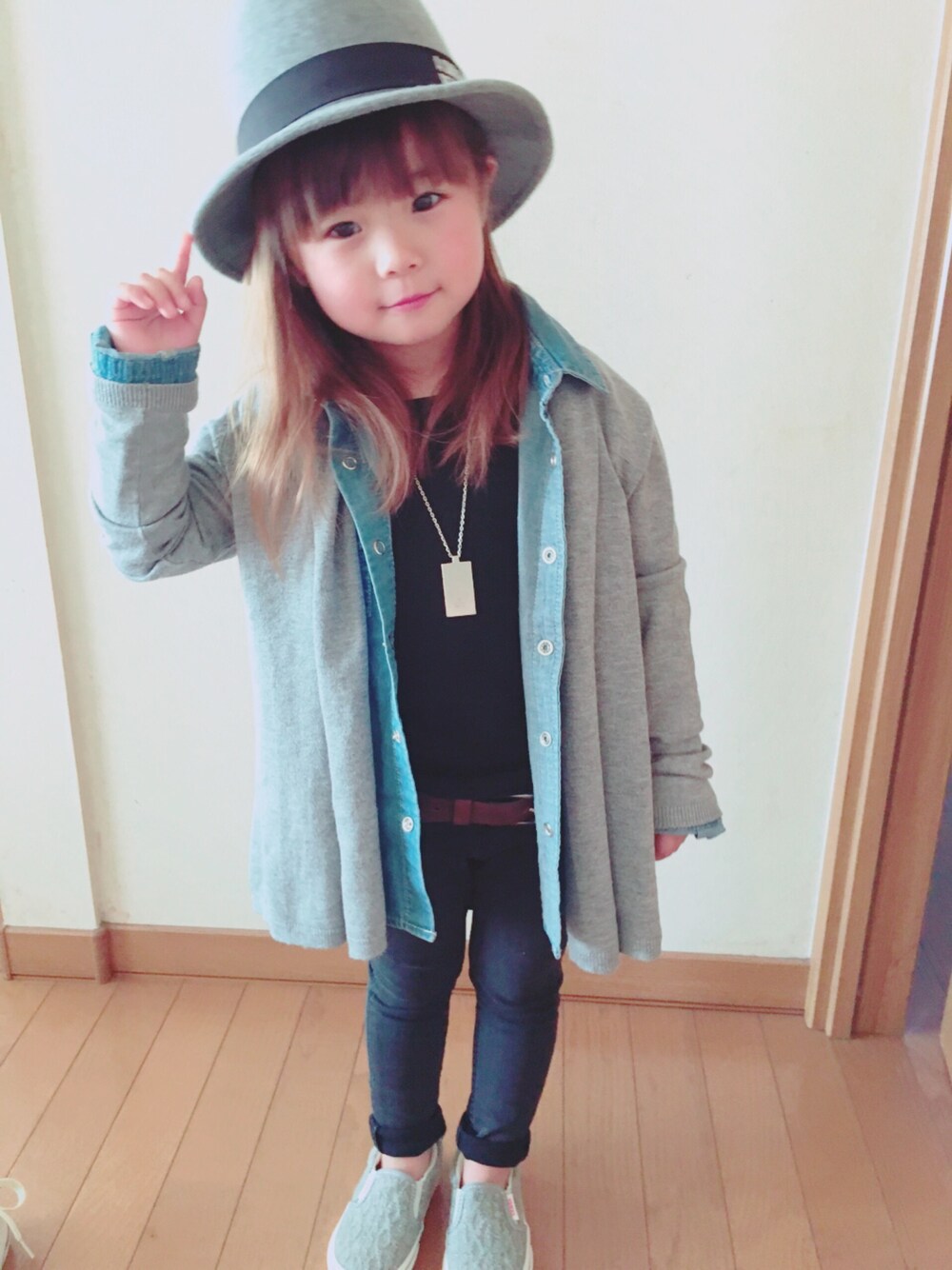 「キッズコーデ、子供カッコイイ、おんなのこ、ZARA、H&M、VANS」｜「ZARA KIDSのアイテム（カーディガン/ボレロ、グレー系）」を使った、S♡さん（キッズ・100cm）の冬コーディネートの1枚目の写真