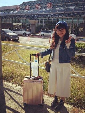 Rimowa リモワ のスーツケース キャリーバッグ ピンク系 を使った人気ファッションコーディネート Wear