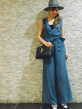 「Saint Laurent」｜「アイテム（オールインワン・サロペット）」を使った、Momokoさん（レディース・165cm）の秋コーディネート