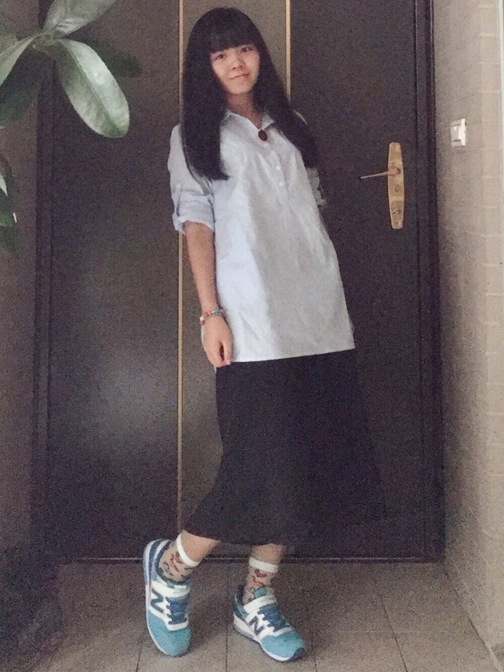 「autumn、casual、sneakers」｜「媽咪的衣櫃のアイテム（シャツ/ブラウス、ブルー系）」を使った、びさん（レディース・157cm）の秋コーディネートの1枚目の写真