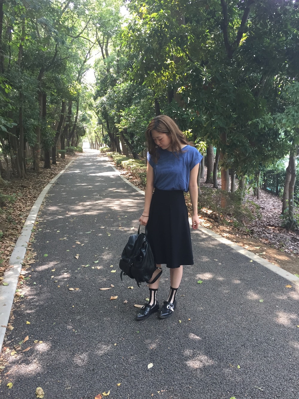 「ジャンルジャングル、TOGA PULLA、OPENING CEREMONY、青Tシャツ、リュック」｜「韓国のアイテム（トップス、ブルー系）」を使った、karen suzukiさん（レディース・165cm）の夏コーディネートの1枚目の写真
