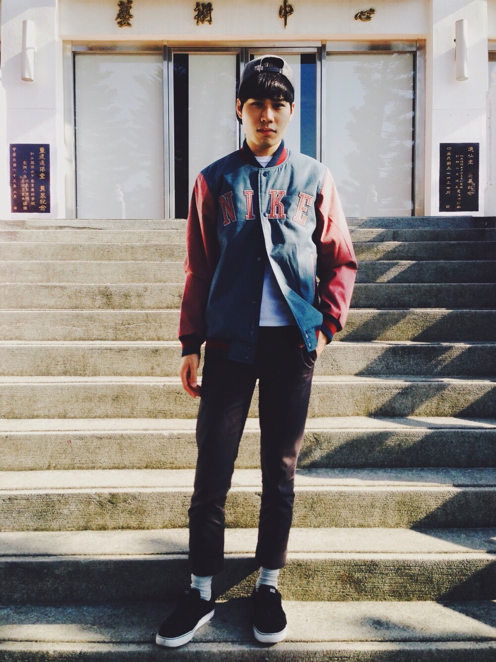 「mcu、HUF、cheap monday、nike sb 」｜「NIKE SBのアイテム（スタジャン、レッド系）」を使った、Kane Jacobsさん（メンズ・178cm）の秋コーディネートの1枚目の写真