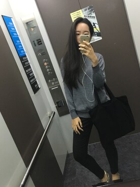 「YSL（ワイエスエル）のアイテム（トップス）」を使った、Wenさん（レディース・170cm）の冬コーディネート