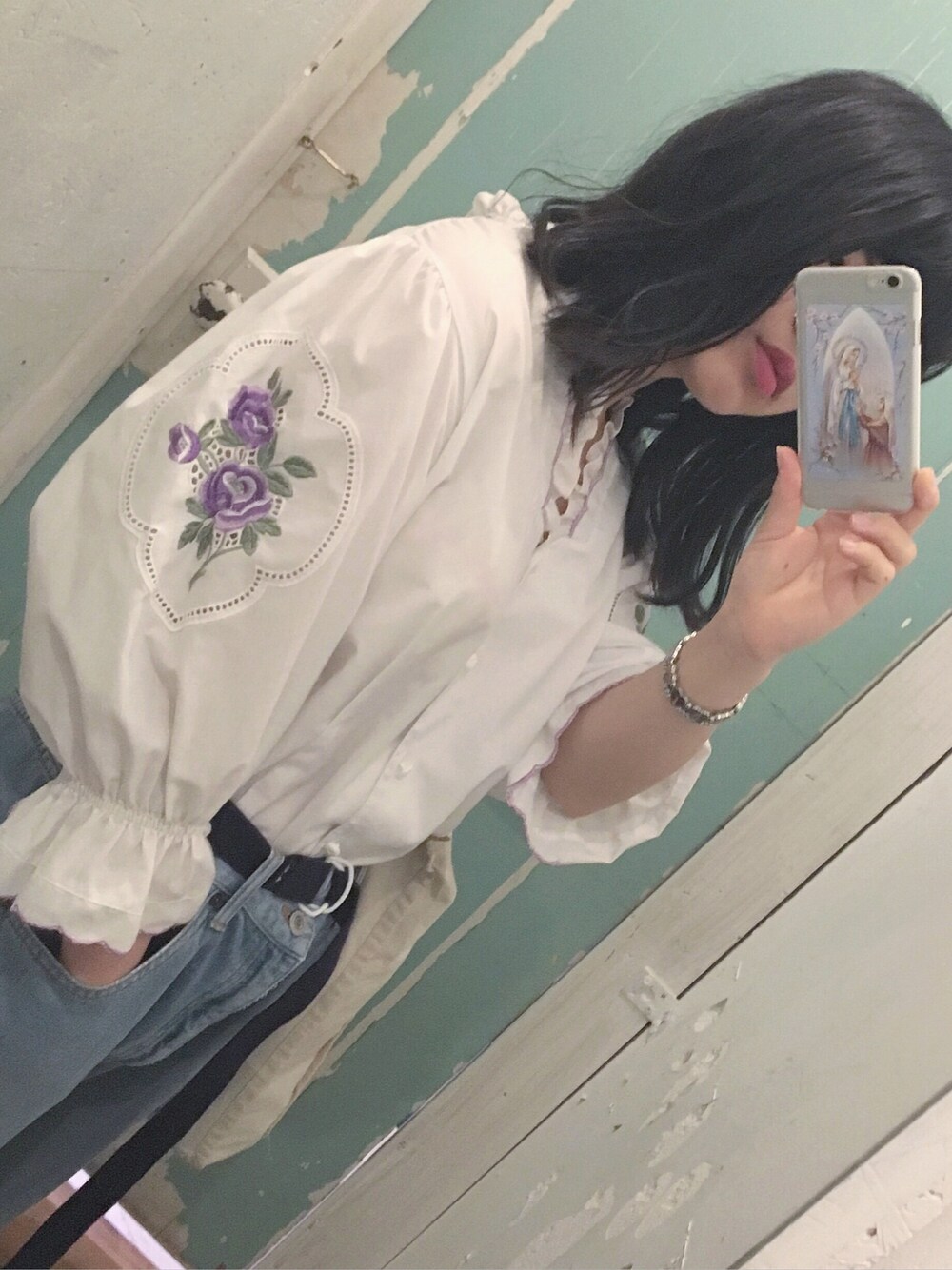 「刺繍、花柄、古着、古着屋、プチプラ」｜「古着のアイテム（シャツ/ブラウス、ホワイト系）」を使った、マナミチャンさん（レディース・152cm）の夏コーディネートの1枚目の写真