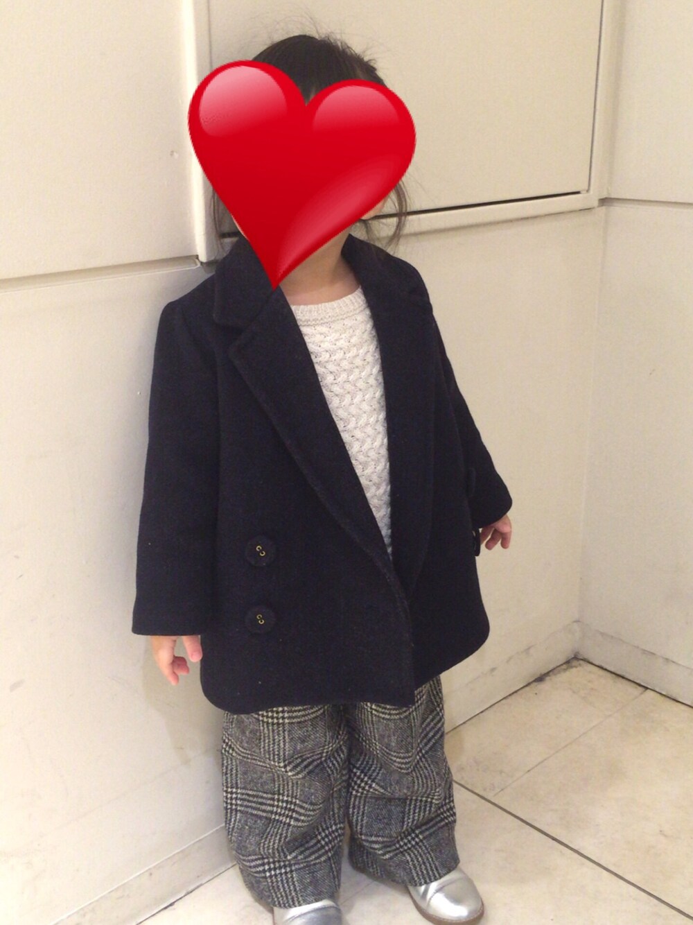 「2歳」｜「Little deicyのアイテム（ステンカラーコート、ブルー系）」を使った、mimikoさん（キッズ・90cm）の冬コーディネートの1枚目の写真
