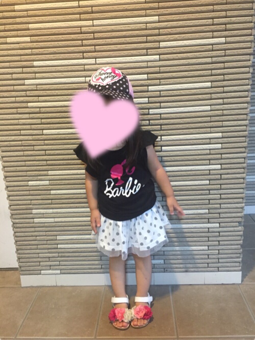 「カジュアルコーデ、3歳」｜「UNIQLOのアイテム（Tシャツ/カットソー、ブラック系）」を使った、mimikoさん（キッズ・90cm）の夏コーディネートの1枚目の写真