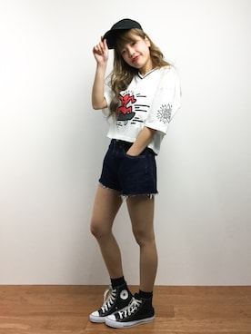 「Keith Haring（キース・ヘリング）のアイテム」を使った、馬詰麿帆さん（レディース・157cm）の春コーディネート