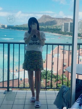 「adidas（アディダス）のアイテム（Tシャツ/カットソー、ホワイト系）」を使った、ゆみりんさん（レディース・163cm）の夏コーディネート