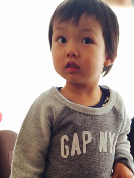「GAP（ギャップ）のアイテム（Tシャツ/カットソー、グレー系）」を使った、ryu☻genさん（キッズ・90cm）の冬コーディネート