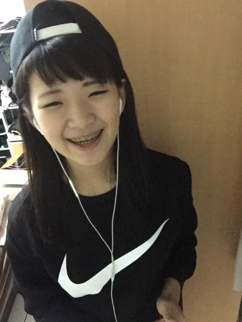 「NAVYのアイテム（キャップ、ブラック系）」を使った、Yichen Yangさん（レディース・160cm）の冬コーディネートの1枚目の写真