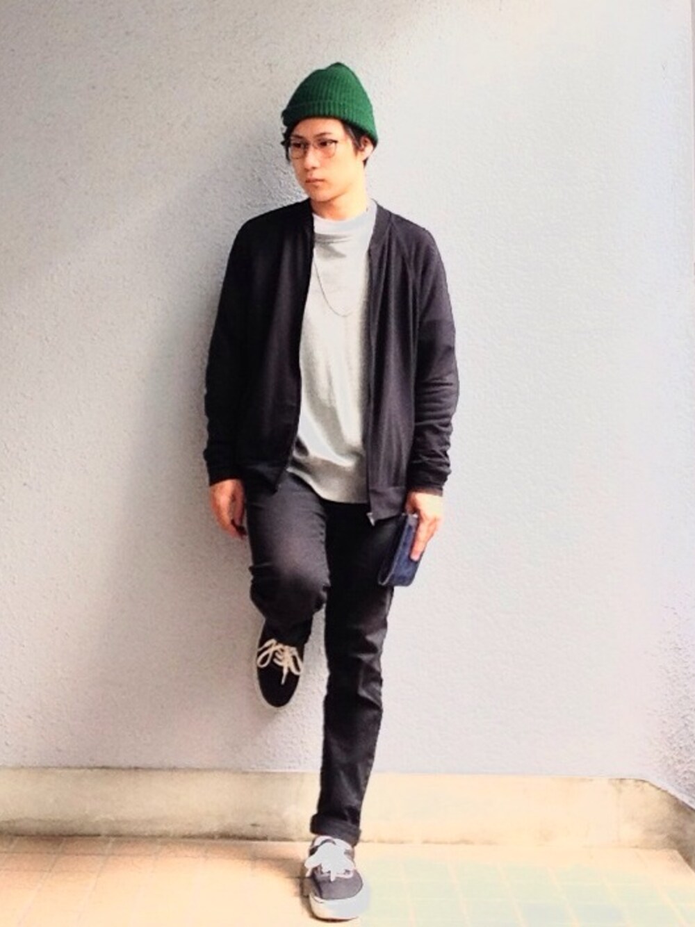 「こうすけコーデ、スエット、VANSのスニーカー」｜「no brandの世界を憂うKAMA（福袋/福箱、ブラック系）」を使った、KAMAさん（メンズ・163cm）の秋コーディネートの1枚目の写真