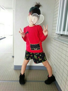 「petit main（プティマイン）のボタニカル柄ショートパンツ（その他パンツ、ブラック系）」を使った、まなここさん（キッズ）の秋コーディネート
