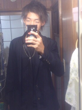 「真っ黒コーデ」｜「アイテム（チェスターコート）」を使った、AyaTo#さん（メンズ・172cm）の冬コーディネート