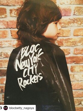 「BLOC（ブロック）のアイテム（ライダースジャケット）」を使った、Mika Domingoさん（キッズ・122cm）の秋コーディネート