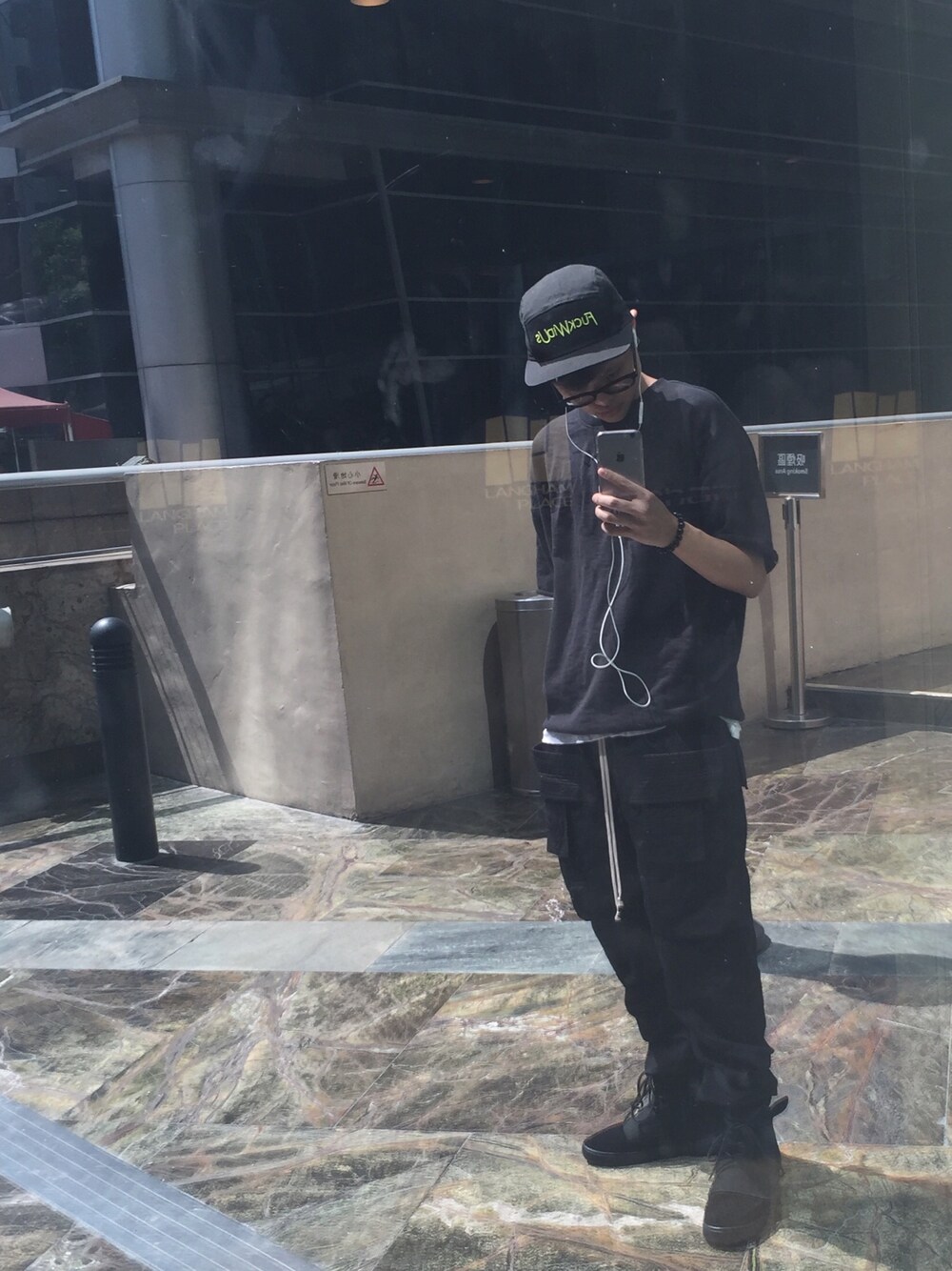 「RICK OWENS、yeezy、yeezyboost750」｜「DRKSHDW by RICK OWENSのアイテム（パンツ、ブラック系）」を使った、ChuckyChowさん（キッズ・165cm）の夏コーディネートの1枚目の写真