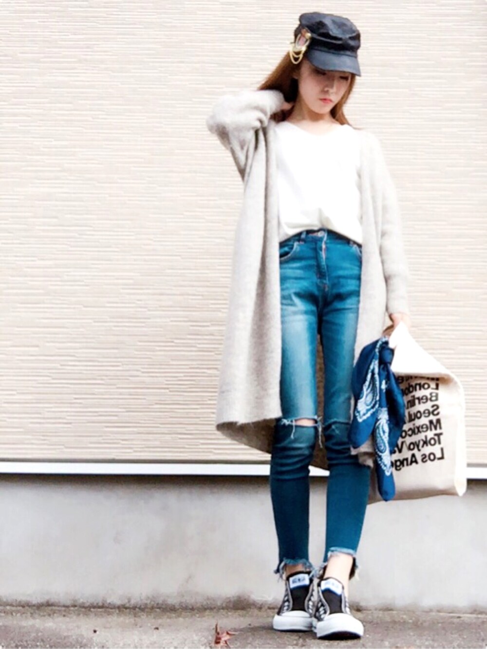 「シンプル、カジュアル、ラフ、スニーカー、ロングカーディガン、snidel、MERCURYDUO(MERCURYDUO)、JEANASiS、American Apparel、converse」｜「SNIDELのアイテム（カーディガン/ボレロ、グレー系）」を使った、yukinaさん（レディース・158cm）の秋コーディネートの1枚目の写真