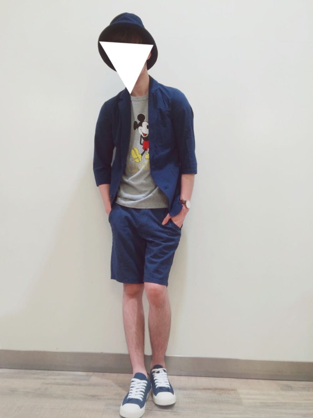 「セットアップ、ミッキー、バケットハット、夏、ハーフパンツ、スニーカー、大人カジュアル、ショートパンツ、ライトオン、Right-on」｜「Championの【CHAMPION】バケットハット（ハット、ブルー系）」を使った、bmmさん（メンズ・182cm）の夏コーディネートの1枚目の写真