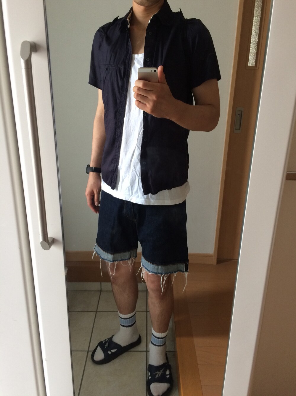 「ドッグラン」｜「.efiLevolのSuper Rolled Up Denim Short Pants（デニムパンツ、ブルー系）」を使った、takさん（メンズ・179cm）の夏コーディネートの1枚目の写真