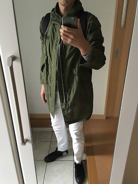 「カーキ×ホワイト」｜「アイテム（その他アウター）」を使った、takさん（メンズ・179cm）の秋コーディネート