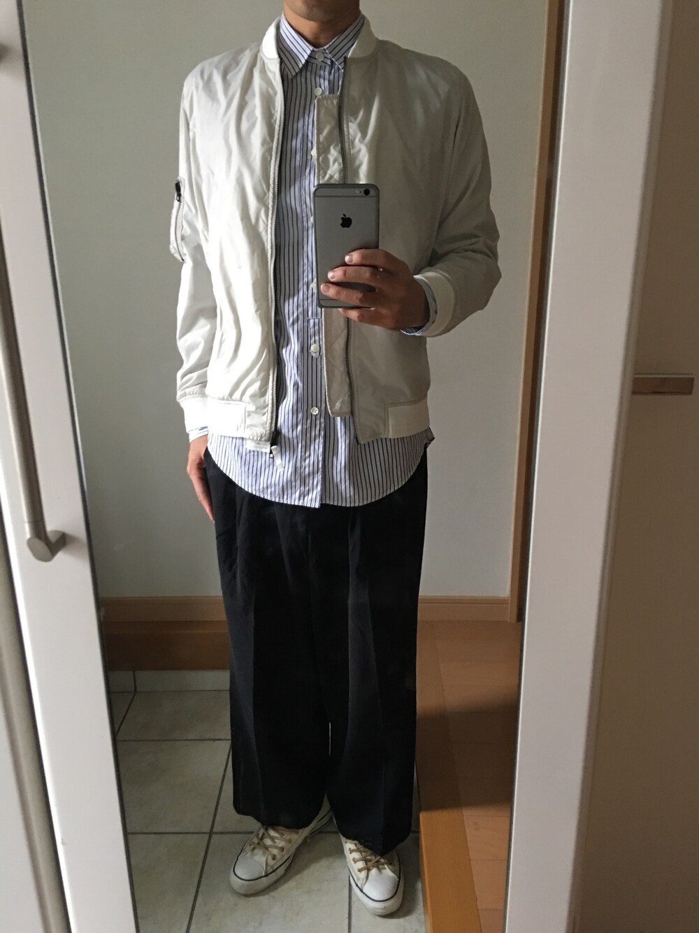 「雨の日コーデ」｜「417 EDIFICEのナイロン インサイドメッシュMA-1 （ブルゾン、ホワイト系）」を使った、takさん（メンズ・179cm）の秋コーディネートの1枚目の写真