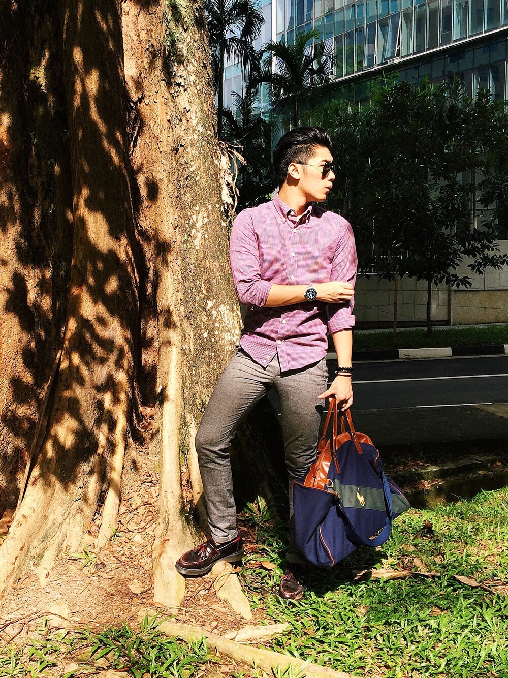 「POLO RALPH LAURENのアイテム（ハンドバッグ、その他）」を使った、Chen Yong Jieさん（メンズ・171cm）の秋コーディネートの1枚目の写真