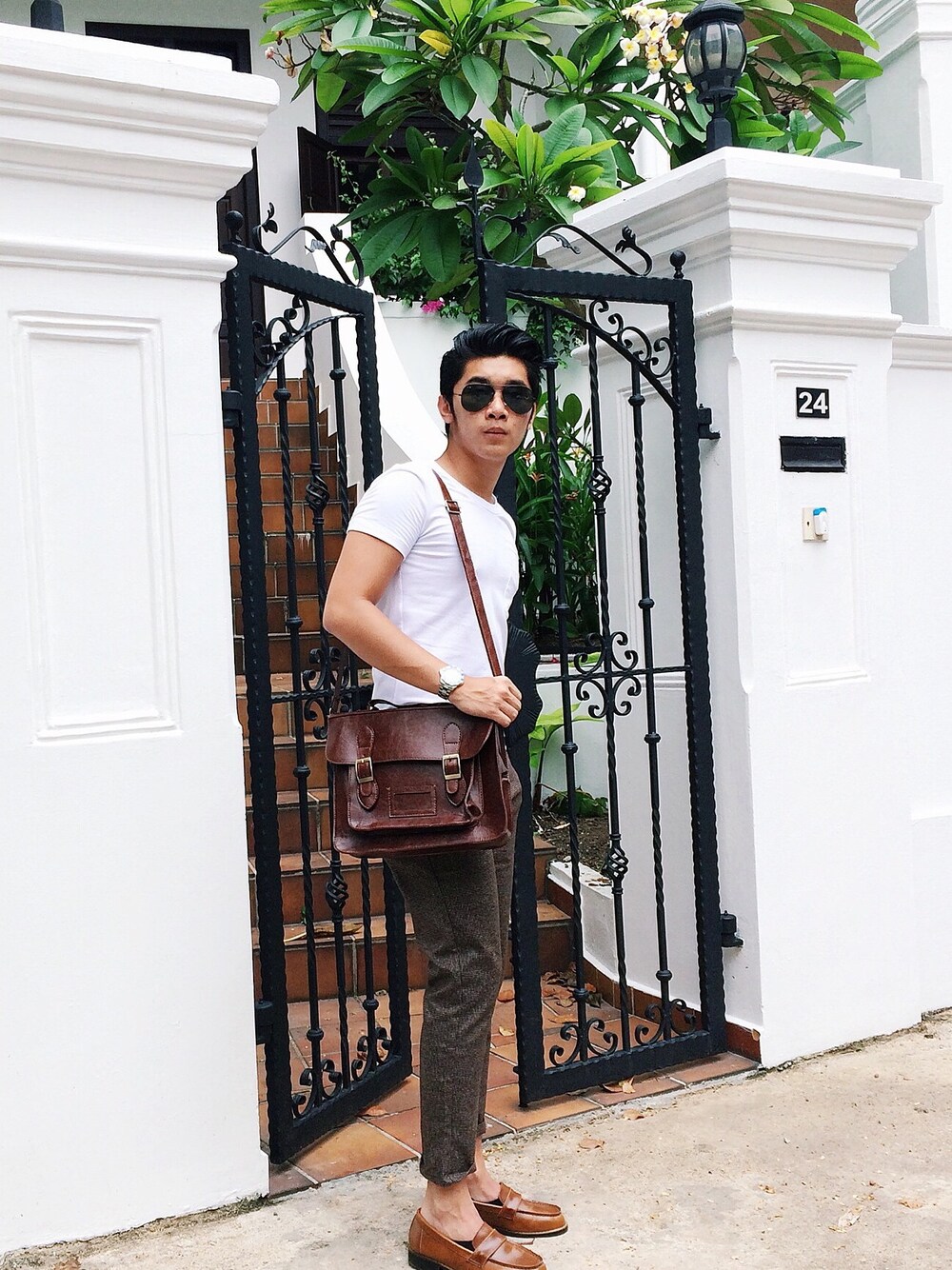 「Ray-Banのアイテム（サングラス、ブラック系）」を使った、Chen Yong Jieさん（メンズ・171cm）の秋コーディネートの1枚目の写真