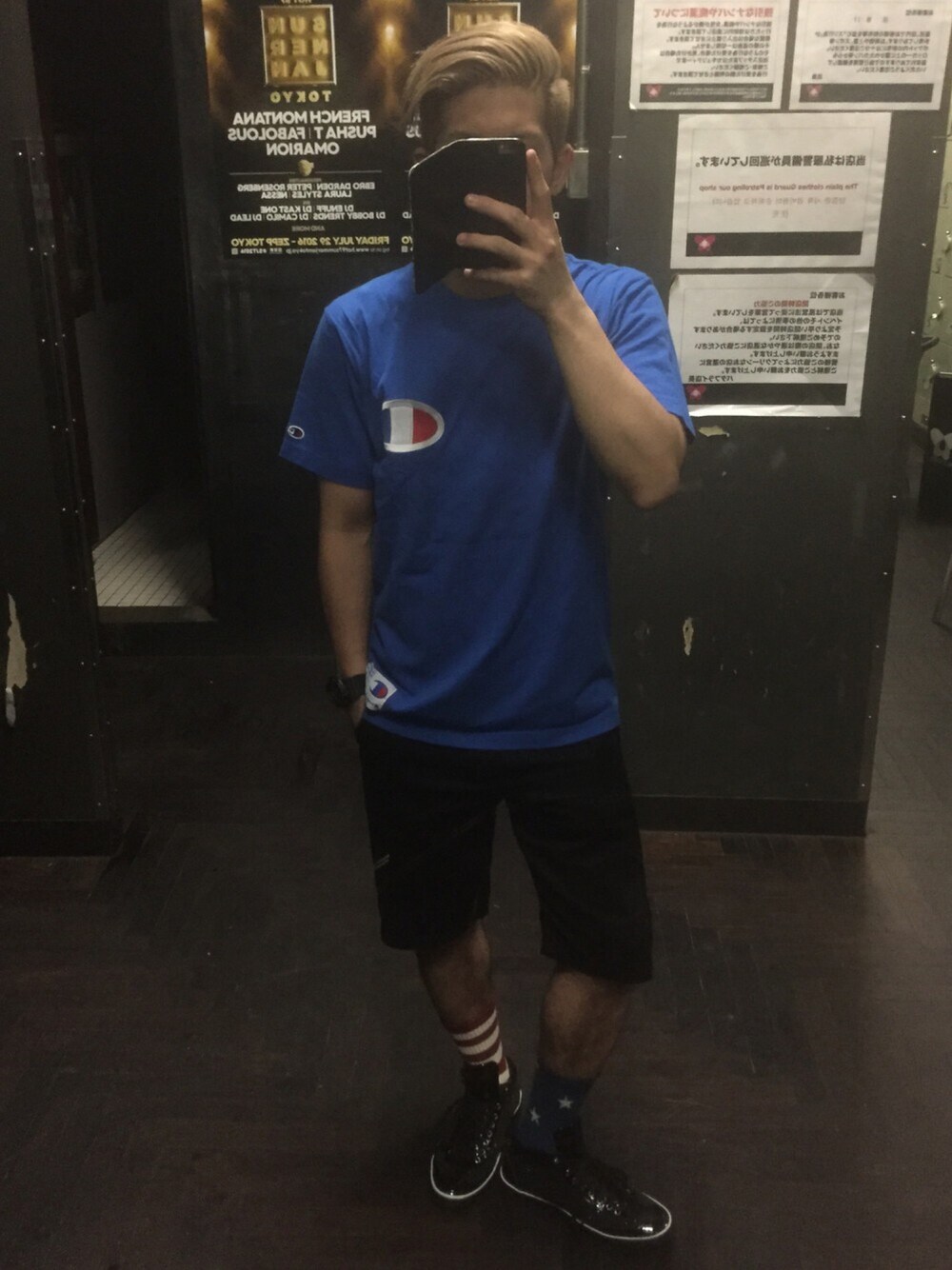 「Champion、Jimmy Choo」｜「Championのアイテム（Tシャツ/カットソー、ブルー系）」を使った、Shion Tadaさん（メンズ・171cm）の夏コーディネートの1枚目の写真