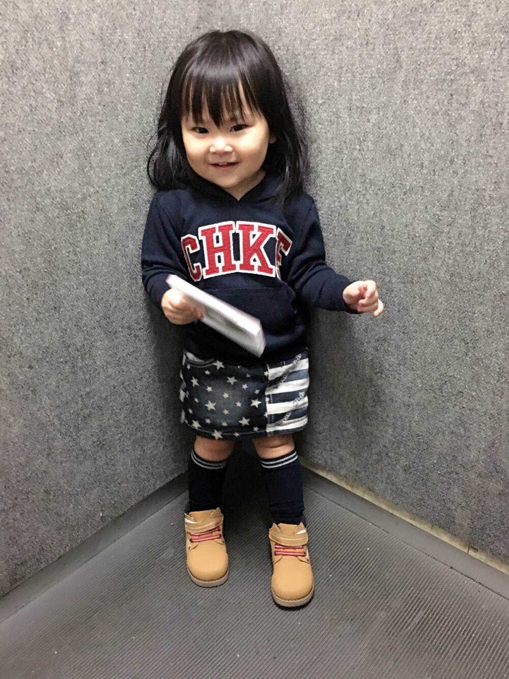 「西松屋のアイテム（トップス、ブルー系）」を使った、M2さん（キッズ・80cm）の秋コーディネートの1枚目の写真